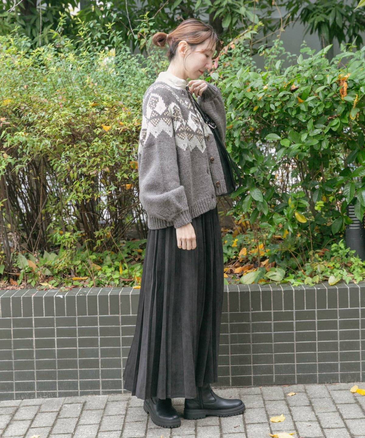 スカートコーデの女性