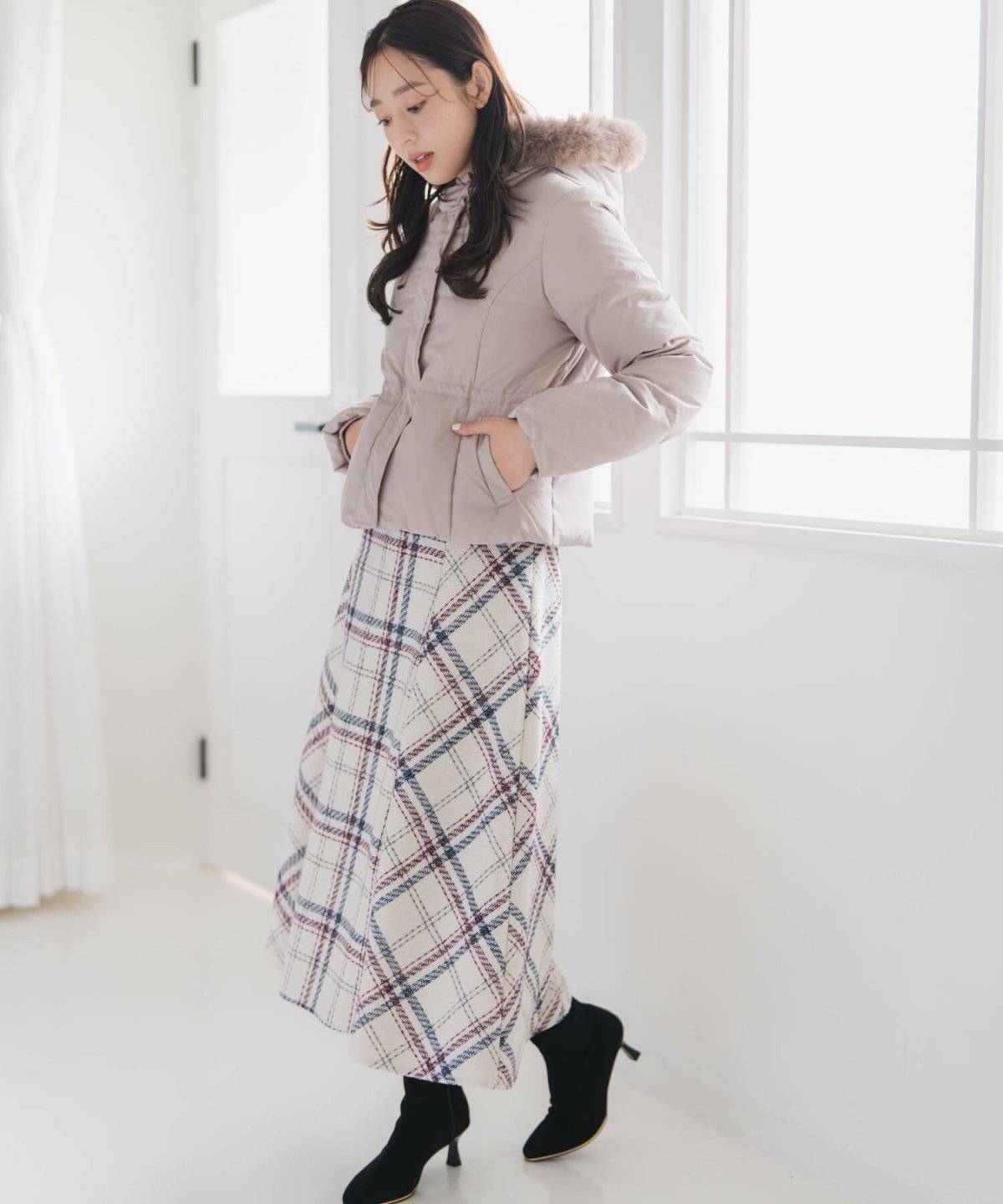 ロングスカートコーデの女性