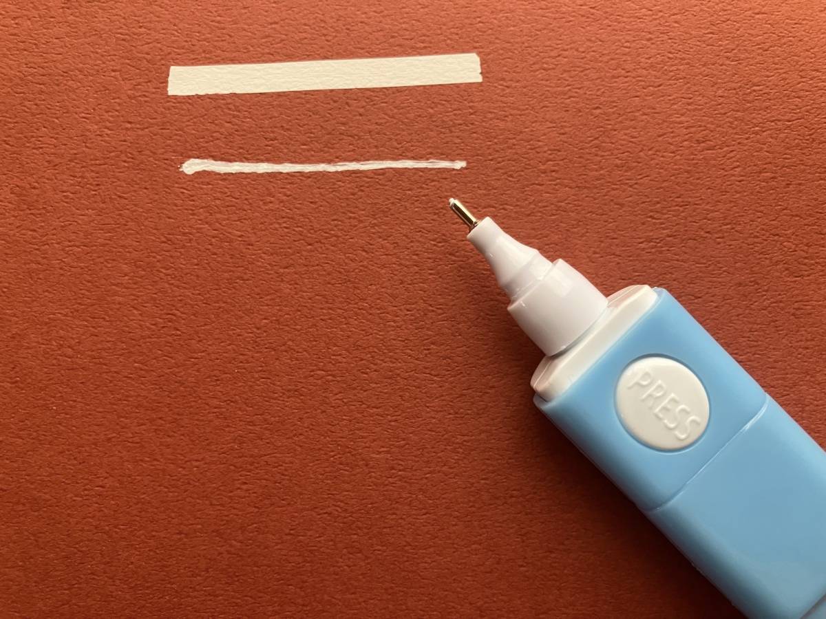 セリアの修正リキッド&テープ