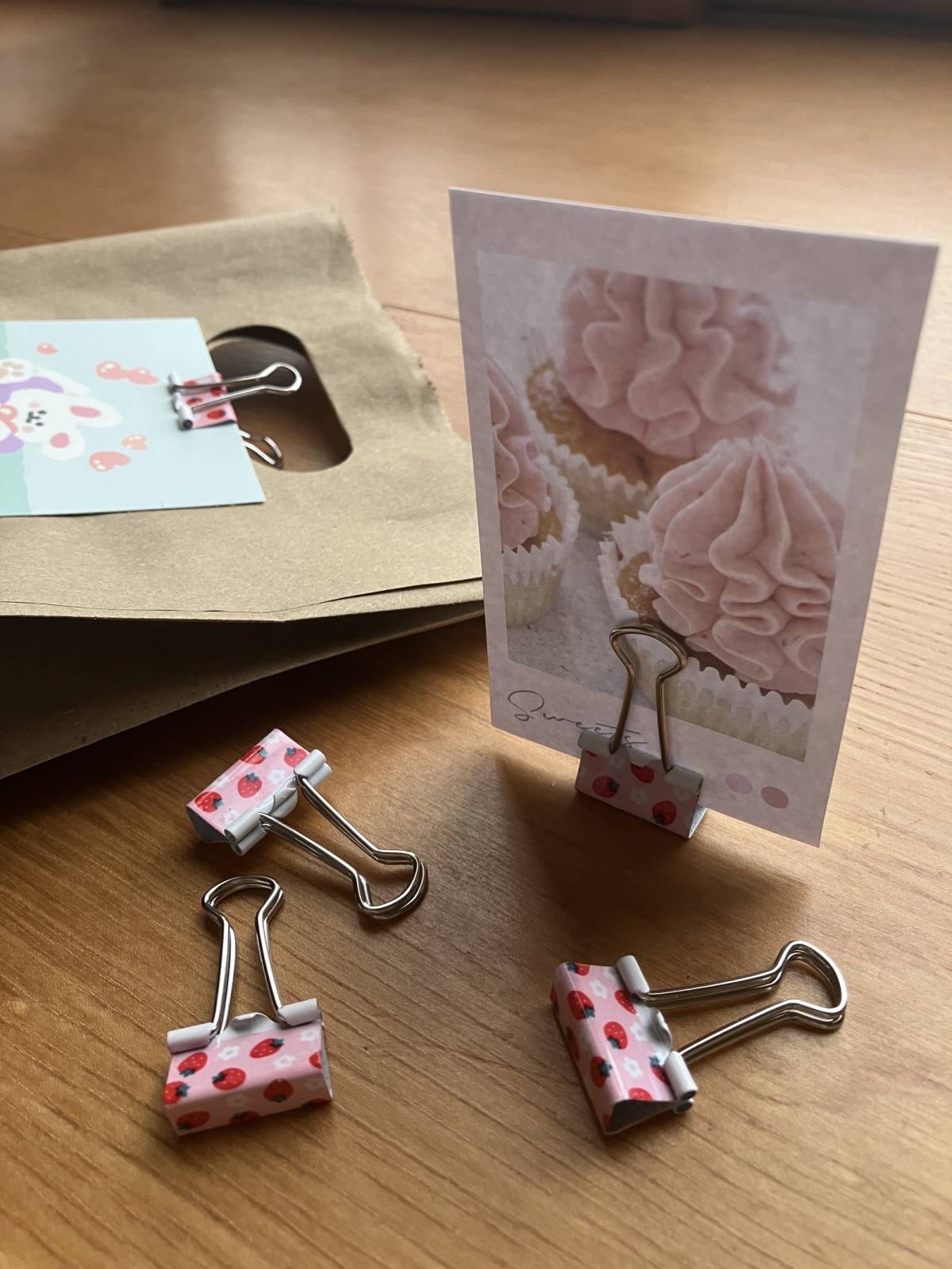 セリアのダブルクリップ 8P いちご