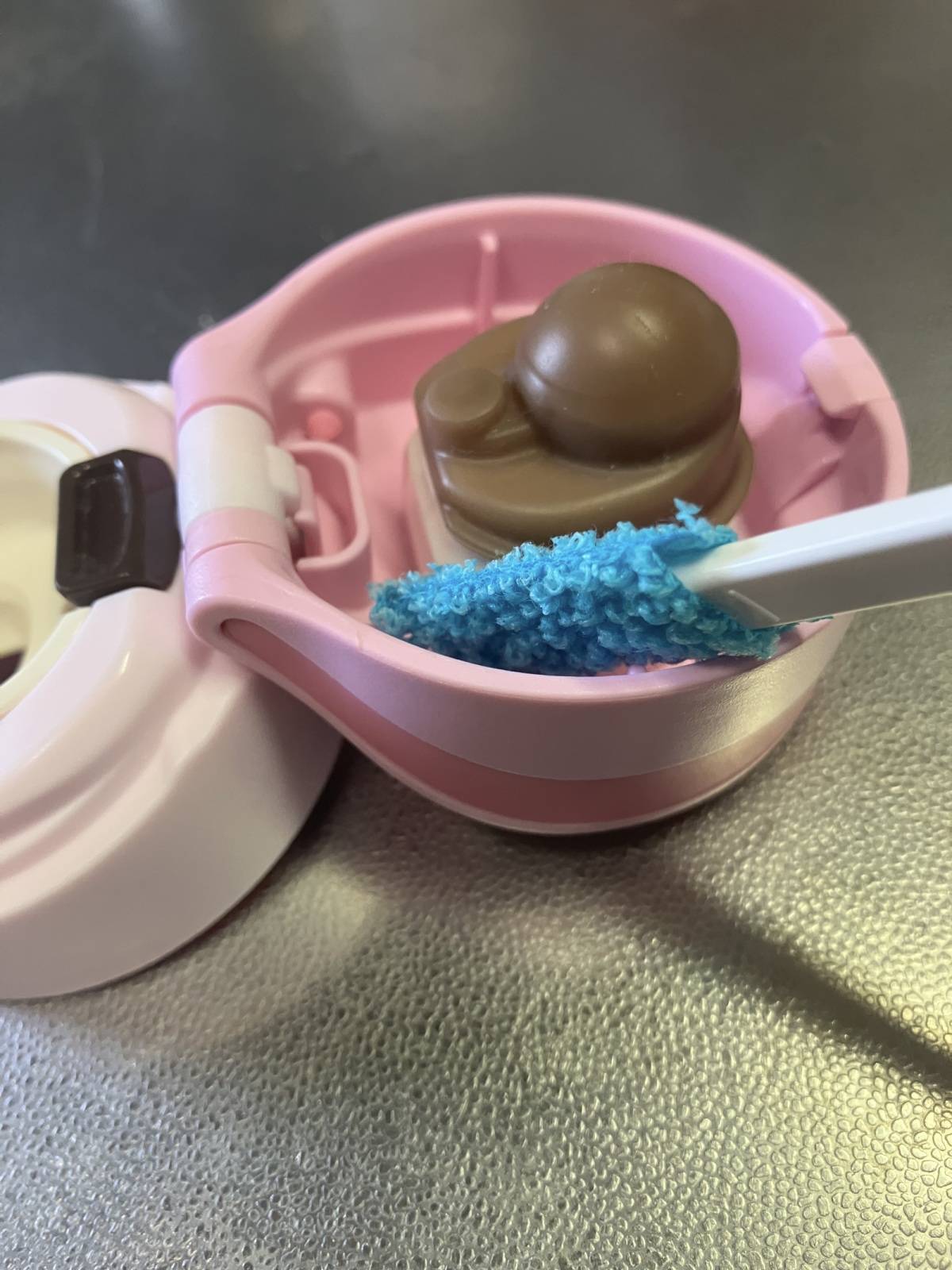 セリアの水だけで茶シブ・水アカをしっかり落とす ミゾ・細部洗い用