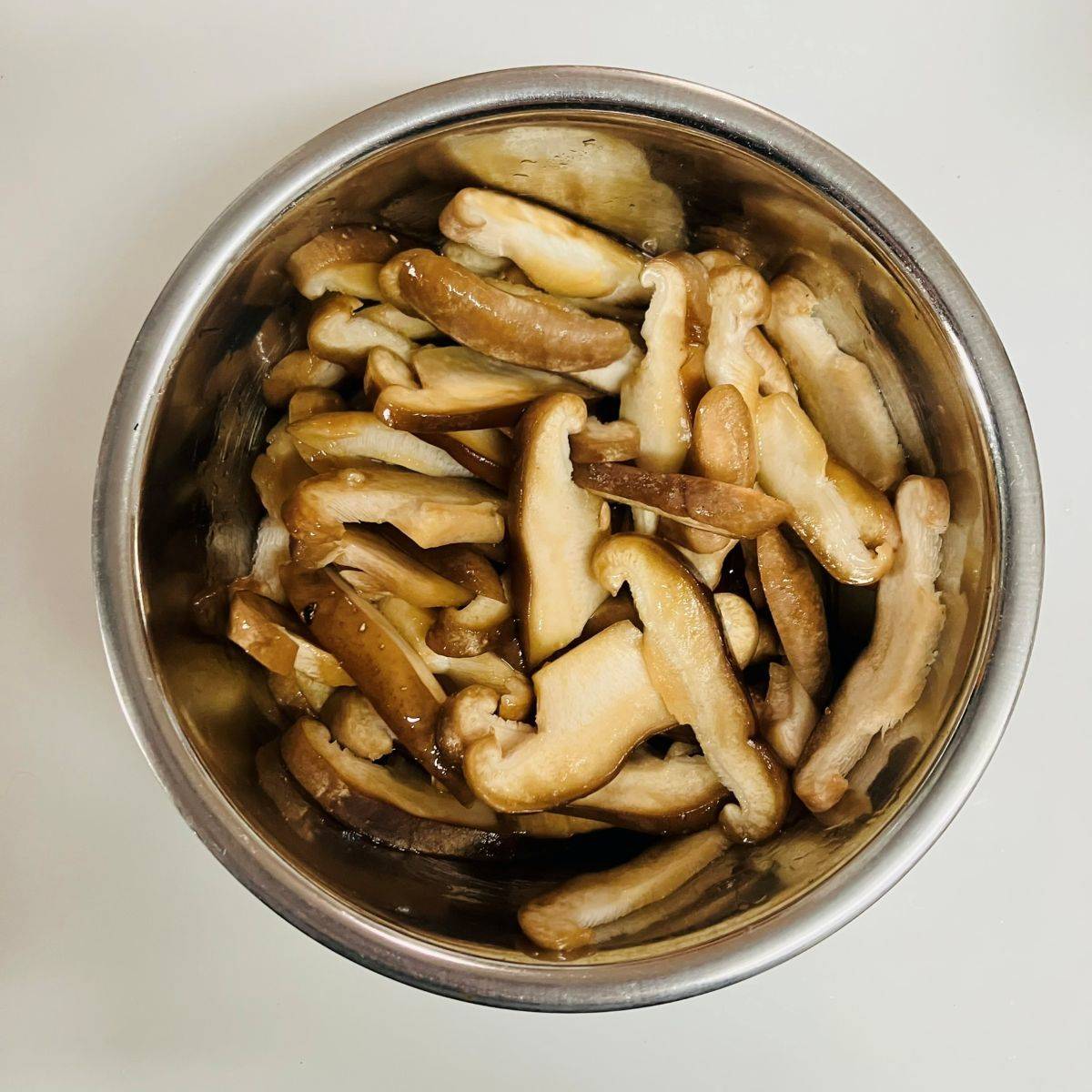 テーブルマーク公式の「えのきバターうどん」のレシピ