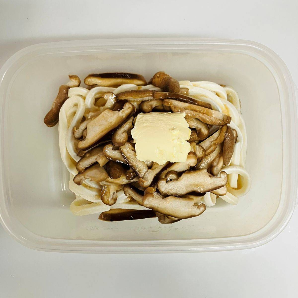 テーブルマーク公式の「えのきバターうどん」のレシピ