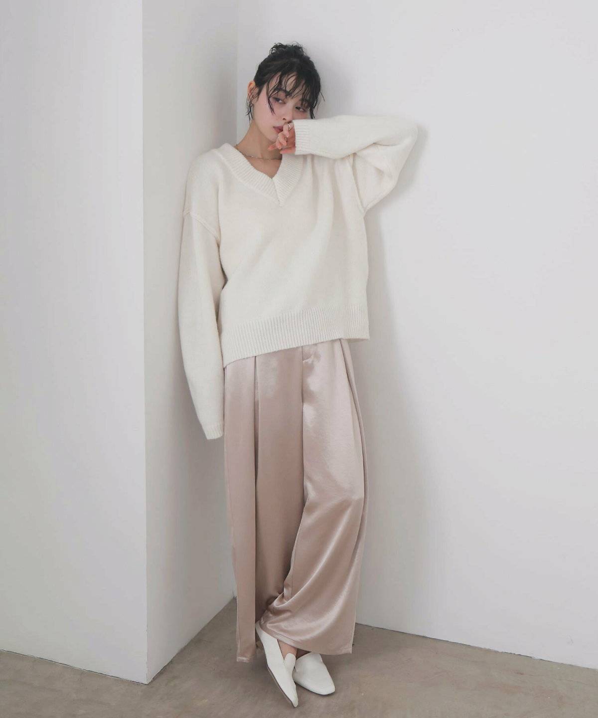 パンツコーデの女性