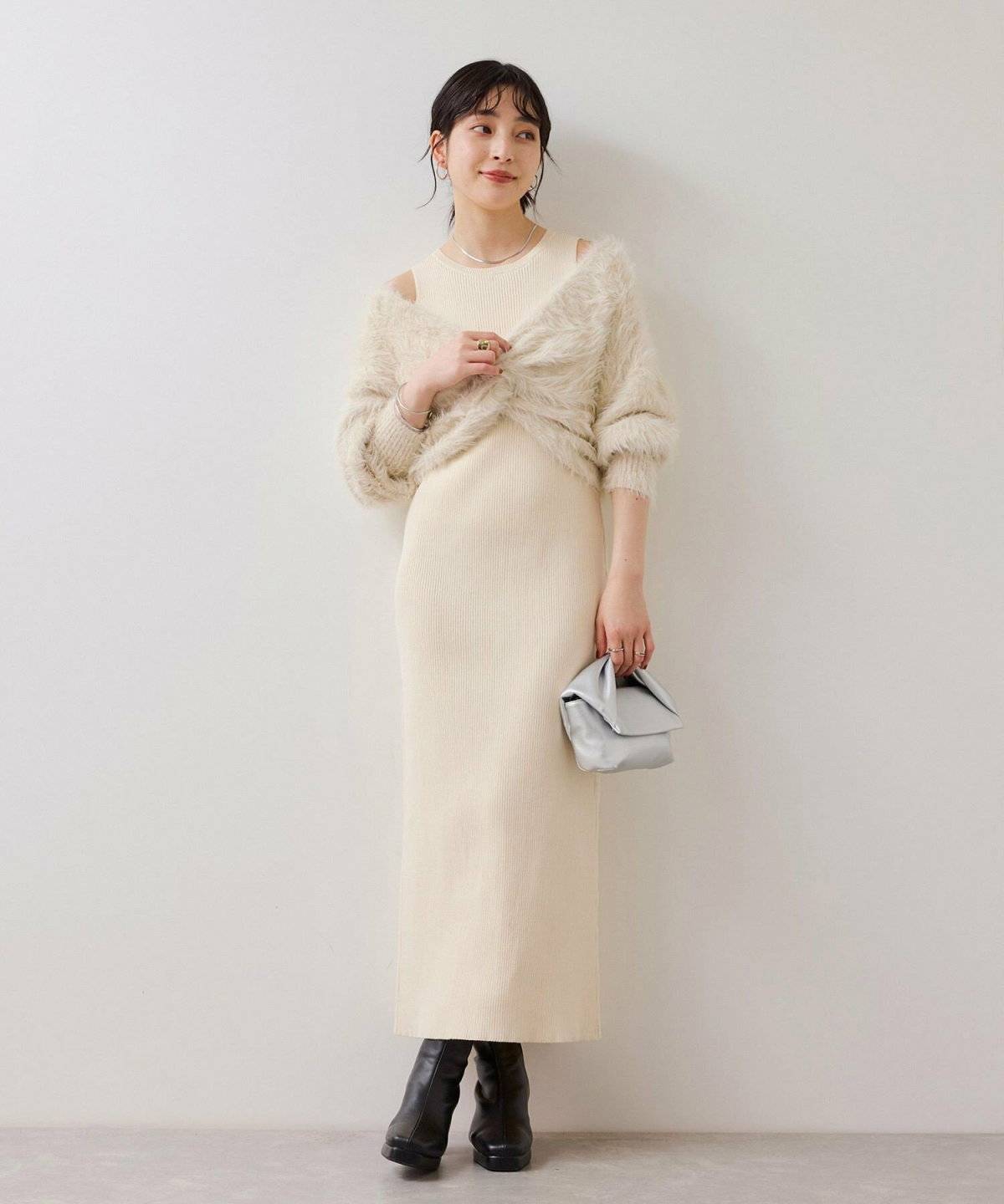 ワンピースコーデの女性