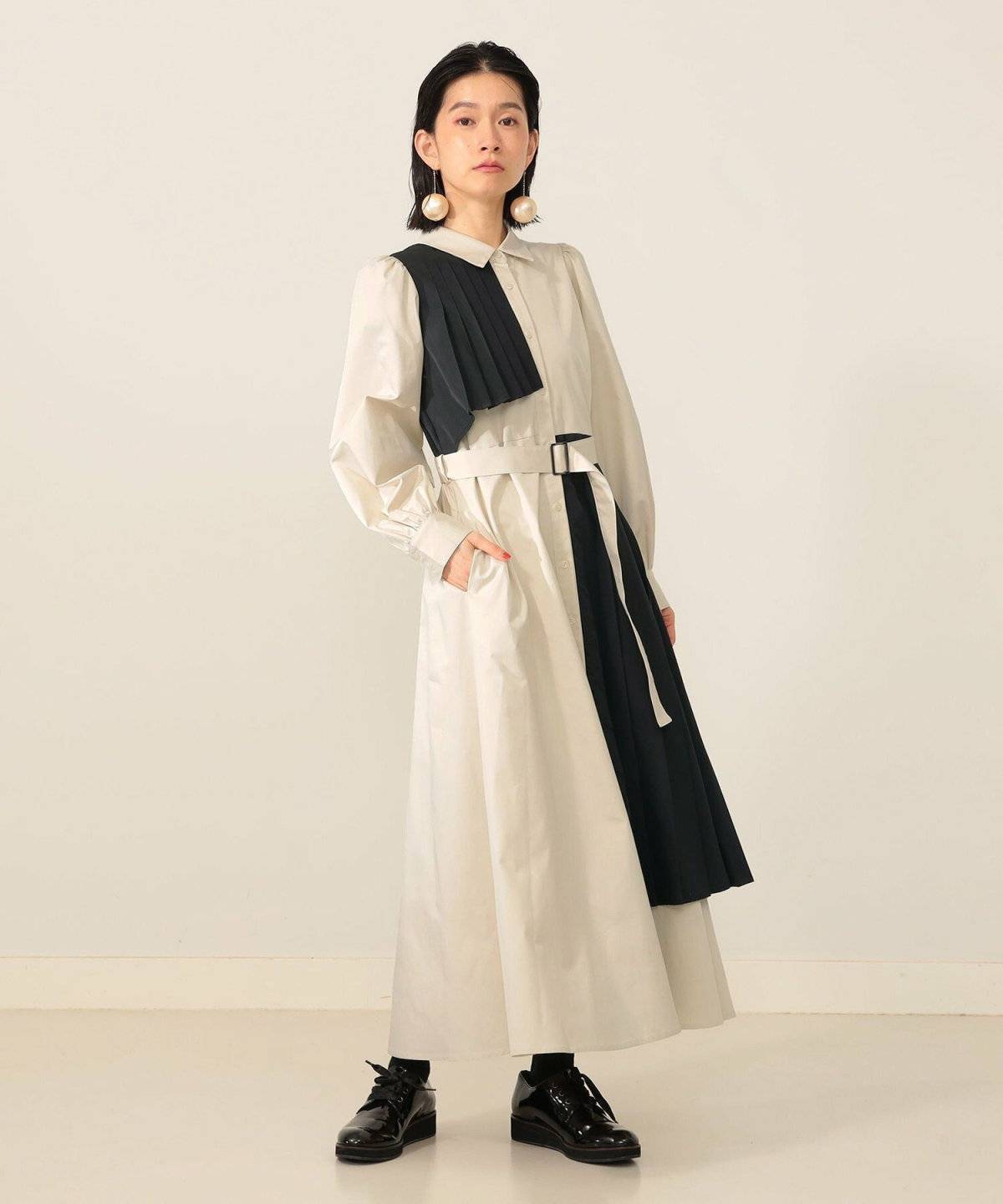 ワンピースコーデの女性