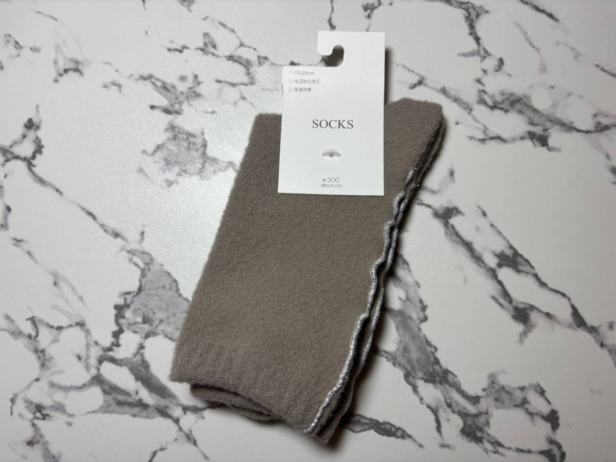 3COINS バックラメメロウソックス その他 アイテム紹介