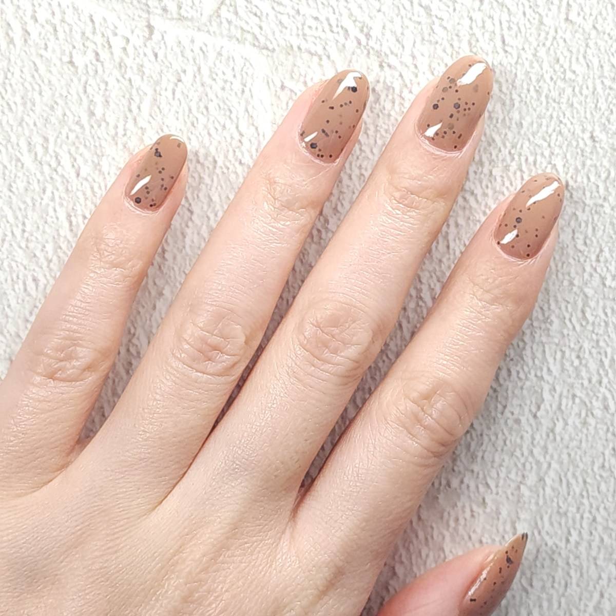 こなれ感を放つやつ。不器用さん向け「ランダムドットネイル」のやり方