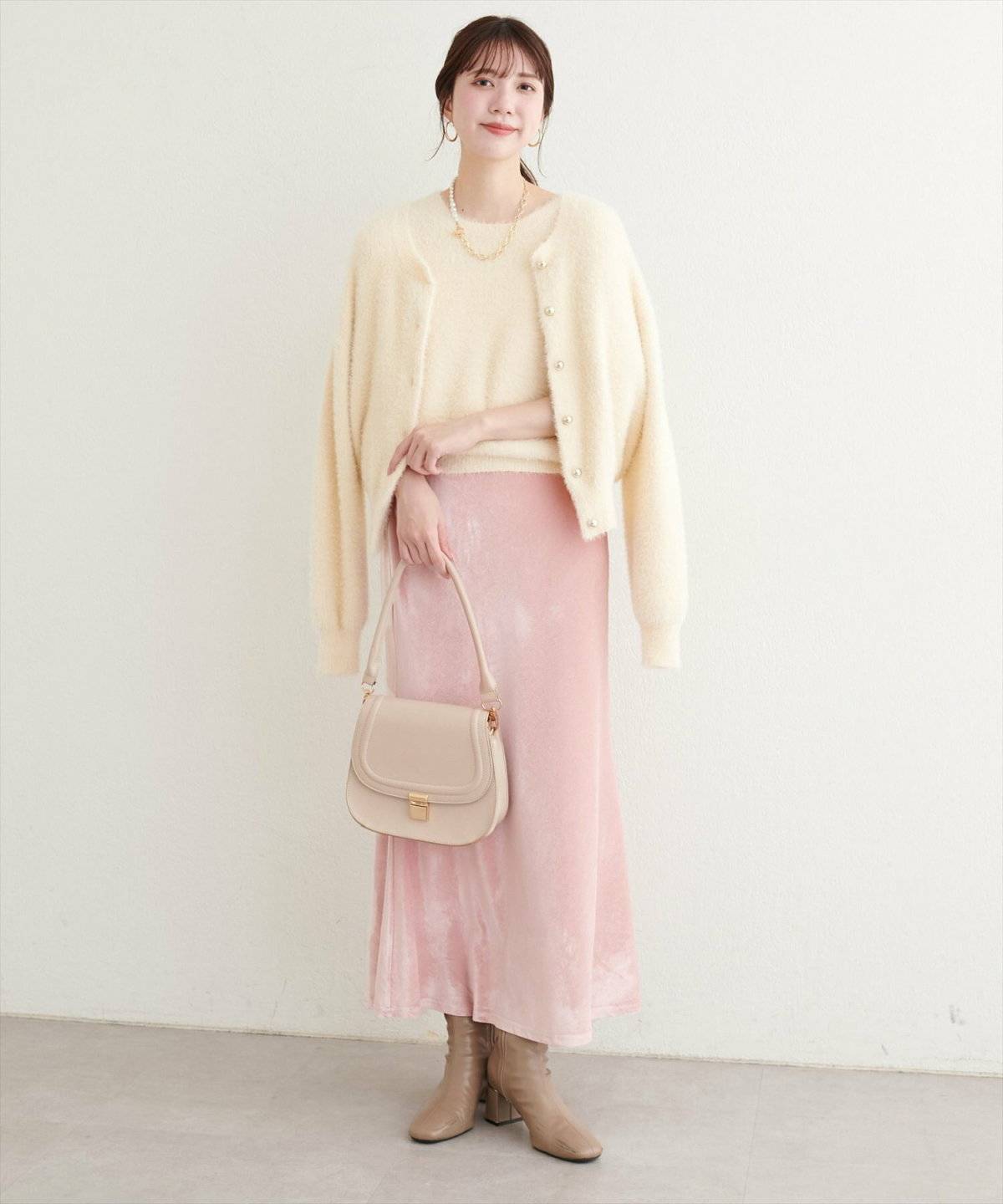 スカートコーデの女性