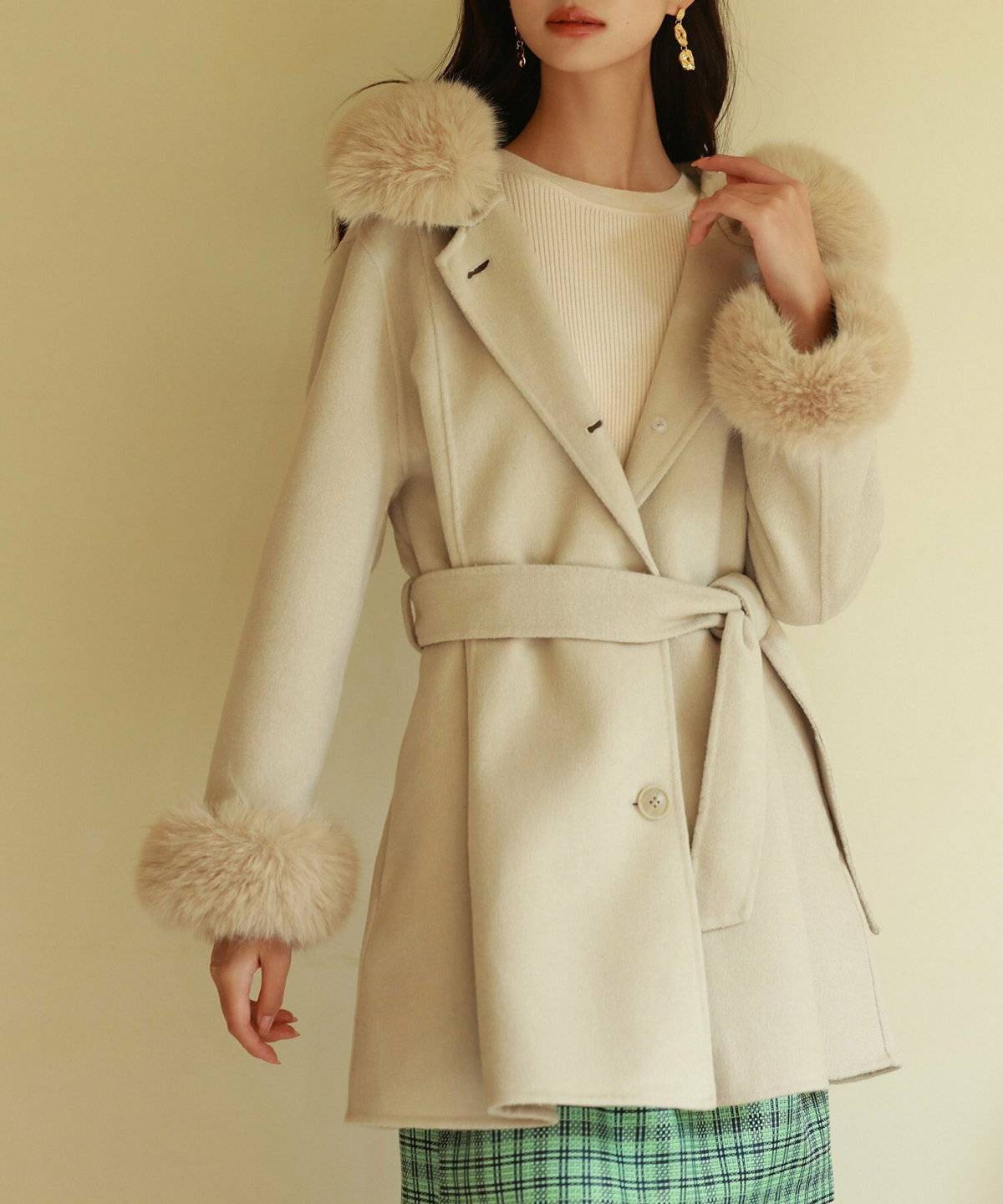 スカートコーデの女性