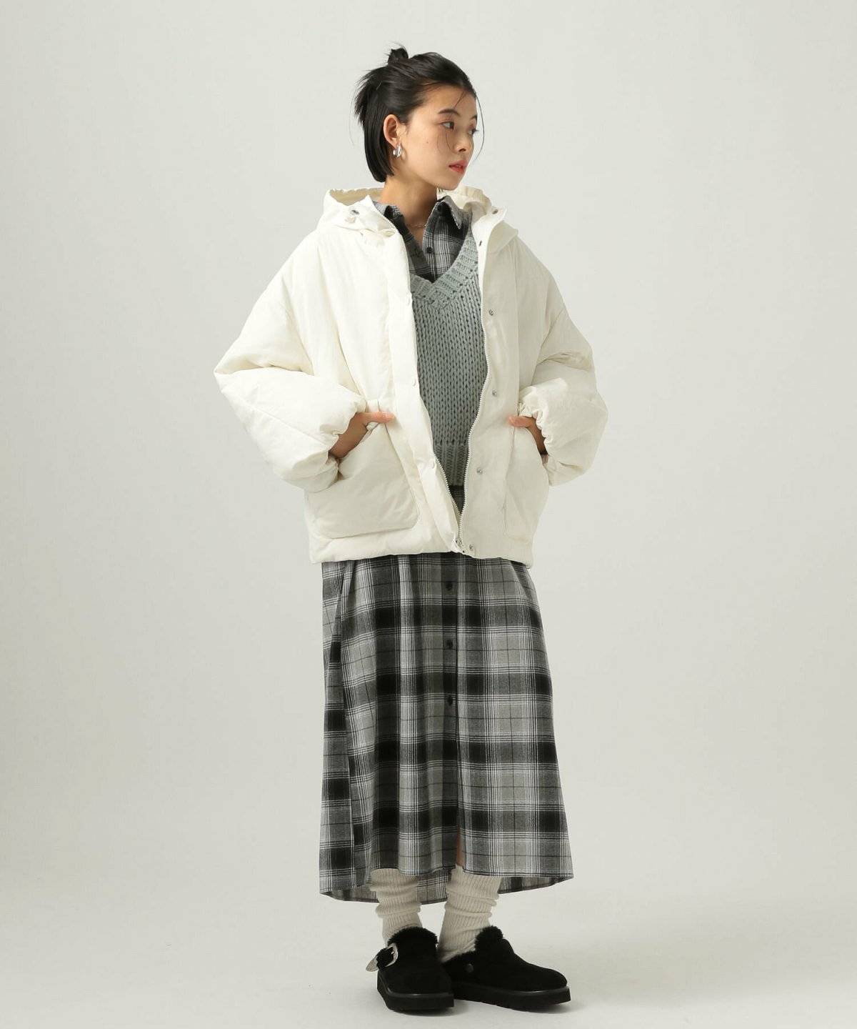 ワンピースコーデの女性