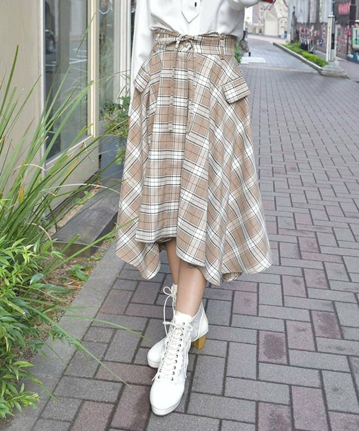 低身長さんにNGなショートブーツコーデは前後差デザインのスカートとの組み合わせ