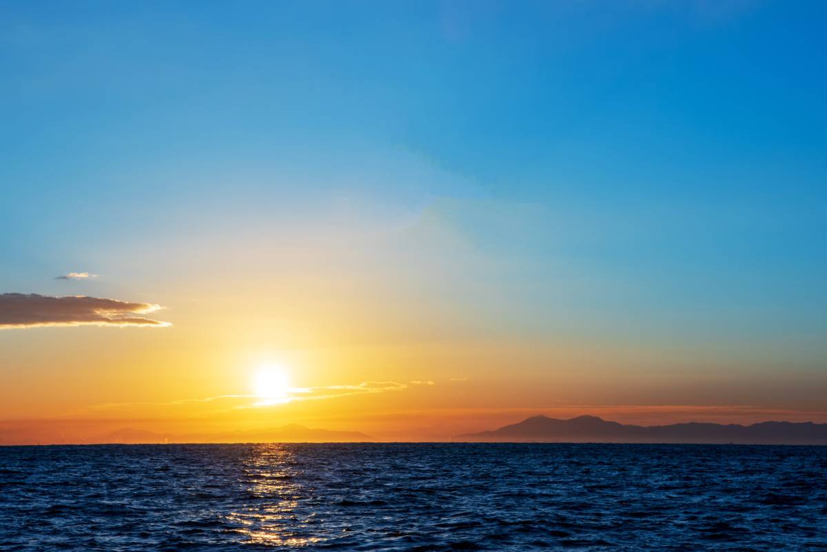 海からの日の出