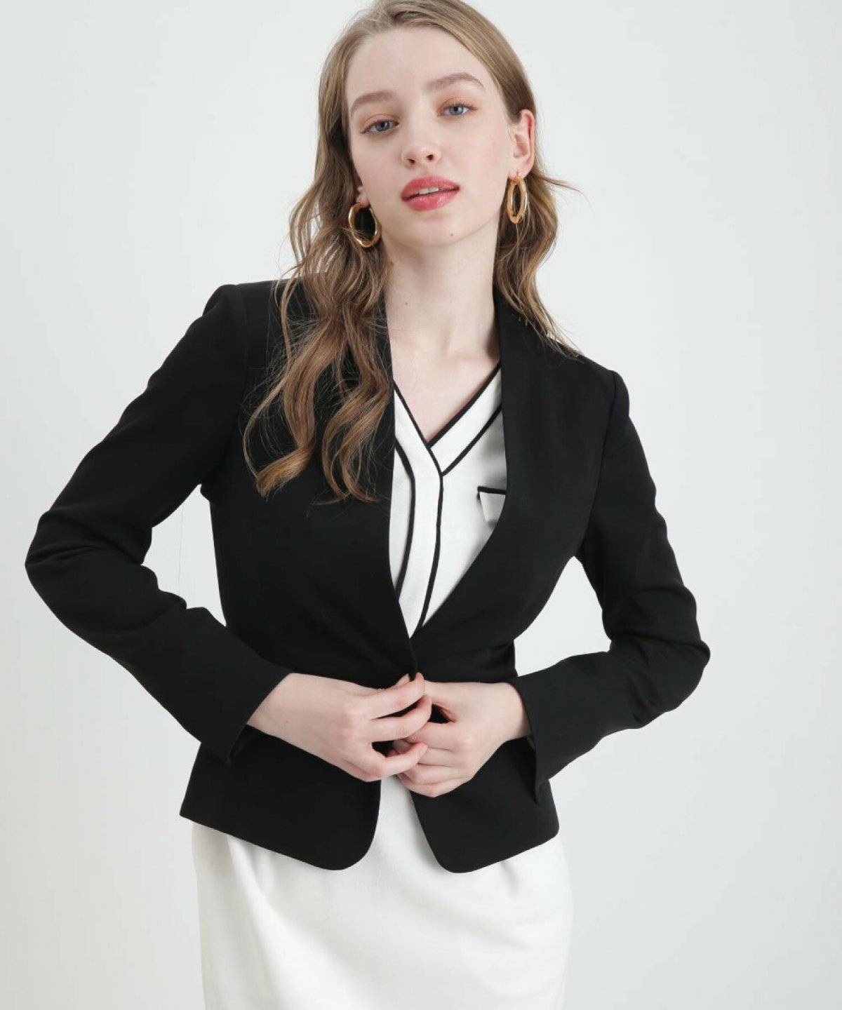 ワンピースコーデの女性