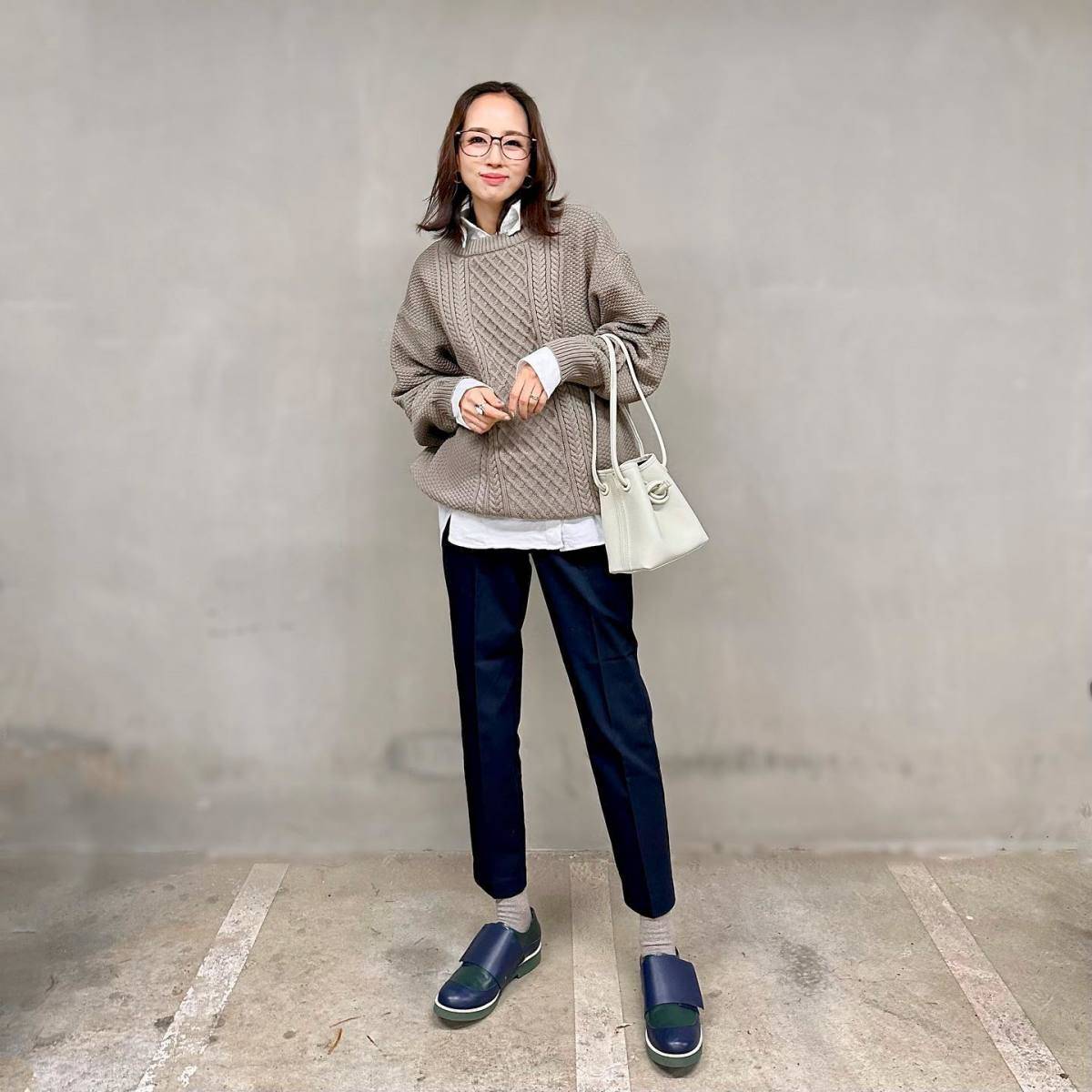 シャツ×ケーブル編みニット