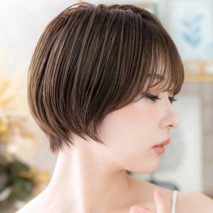  洗練された透けバングショート 