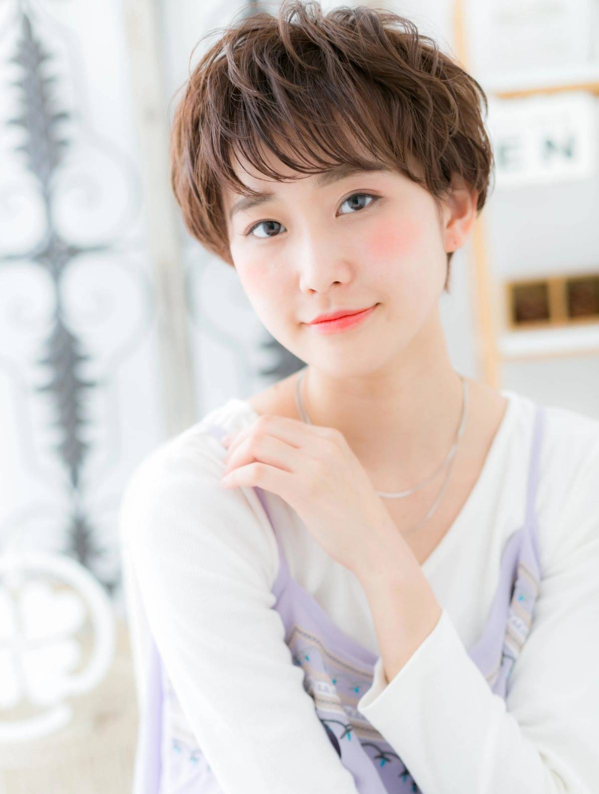 抜け感レイヤーショート