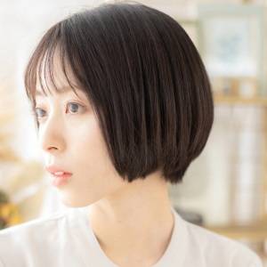  透けバングのコンパクトショート 