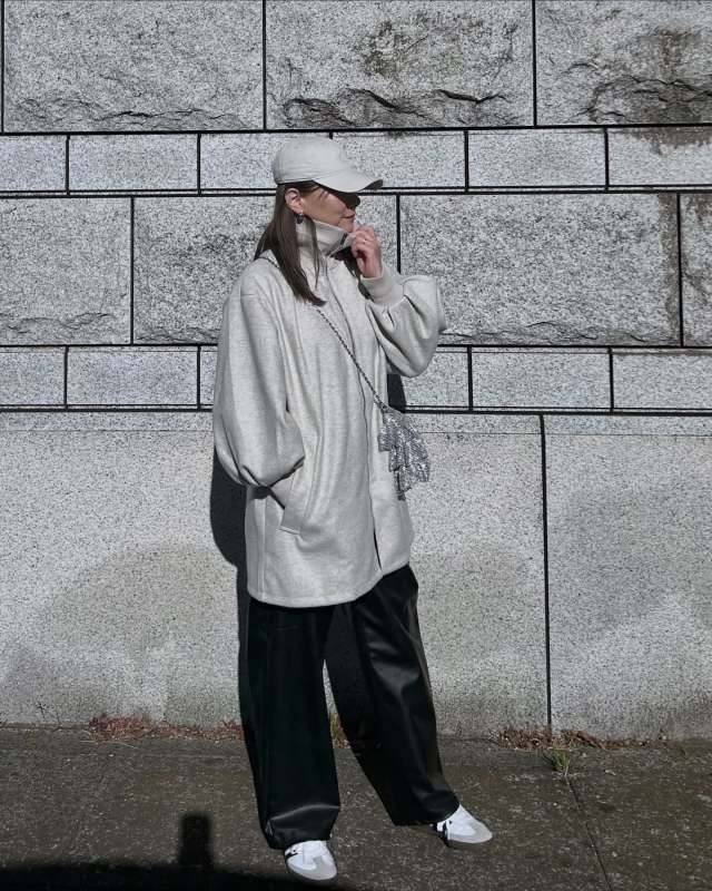 キャップとスニーカーを白で統一♪