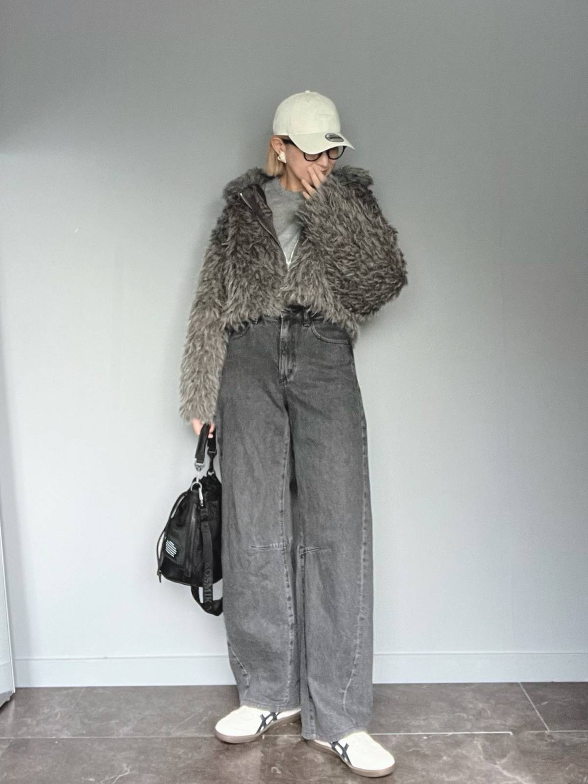 グレーのワントーンコーデ