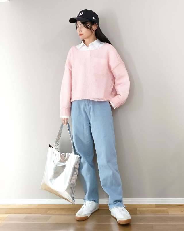 ピンクのニットを重ね着する♡