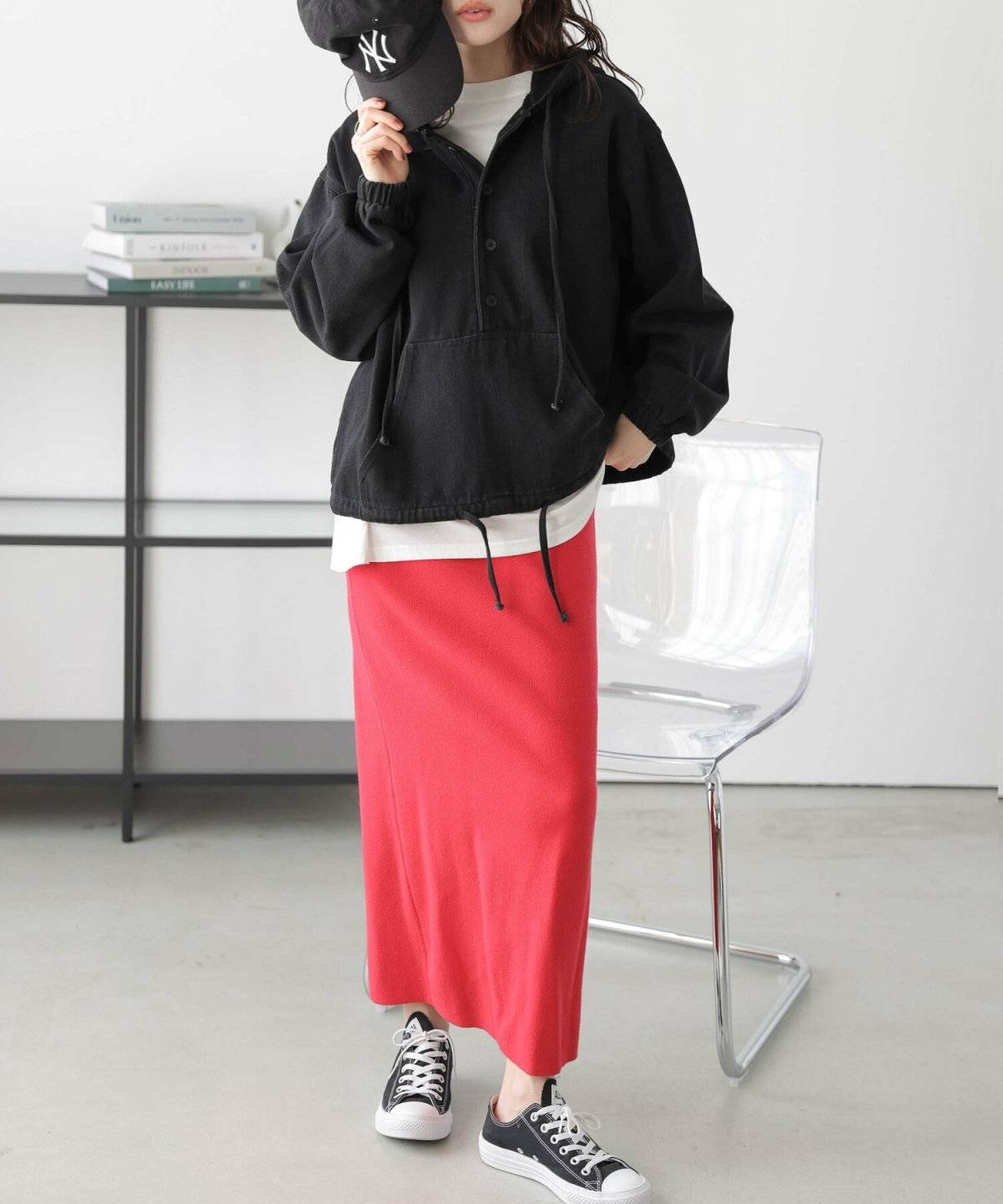 スカートコーデの女性