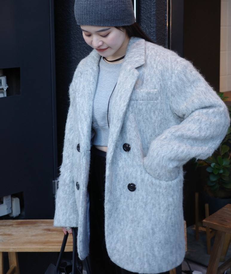 グレーのシャギージャケット