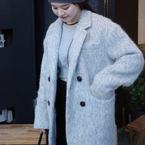 大人の抜け感が即完成♪品のある“グレーシャギー”でつくるジャケットコーデ