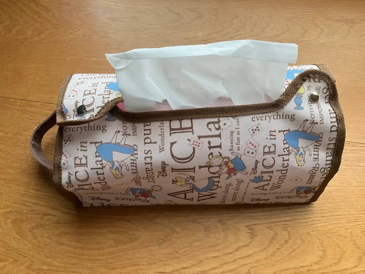 DAISO(ダイソー)：ティッシュケース(ふしぎの国のアリス)