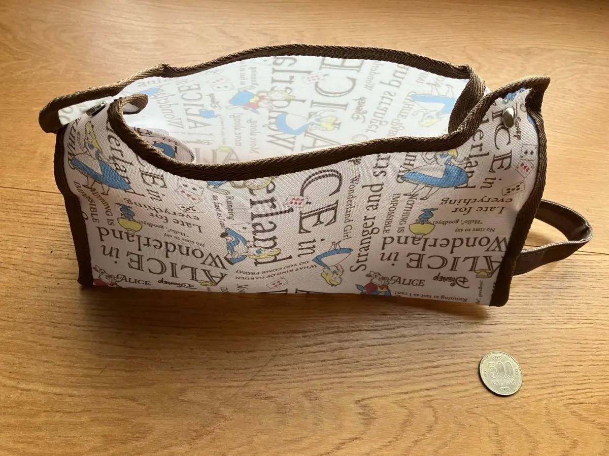 DAISO(ダイソー)：ティッシュケース(ふしぎの国のアリス)