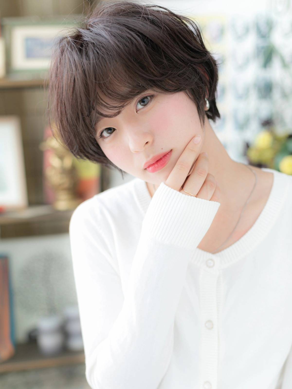 チャコールグレーのゆるショート