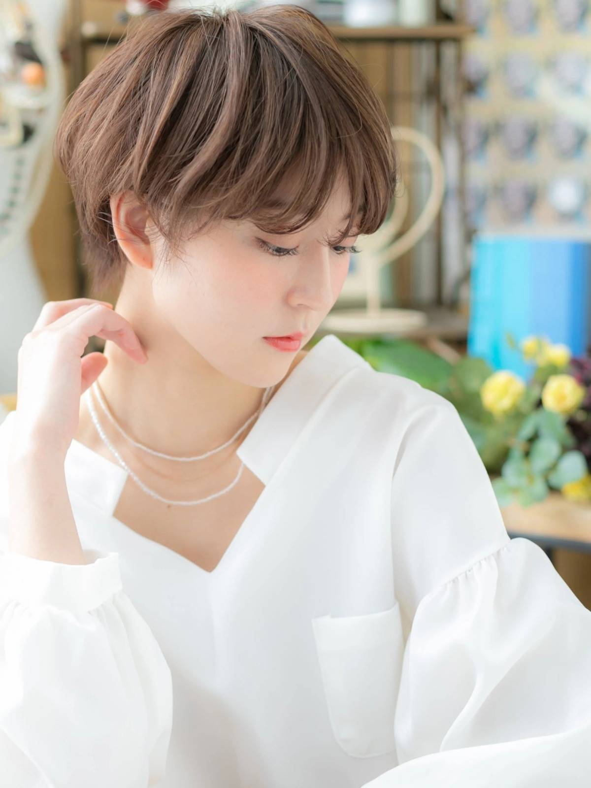 スモーキーカラーのナチュラルショート