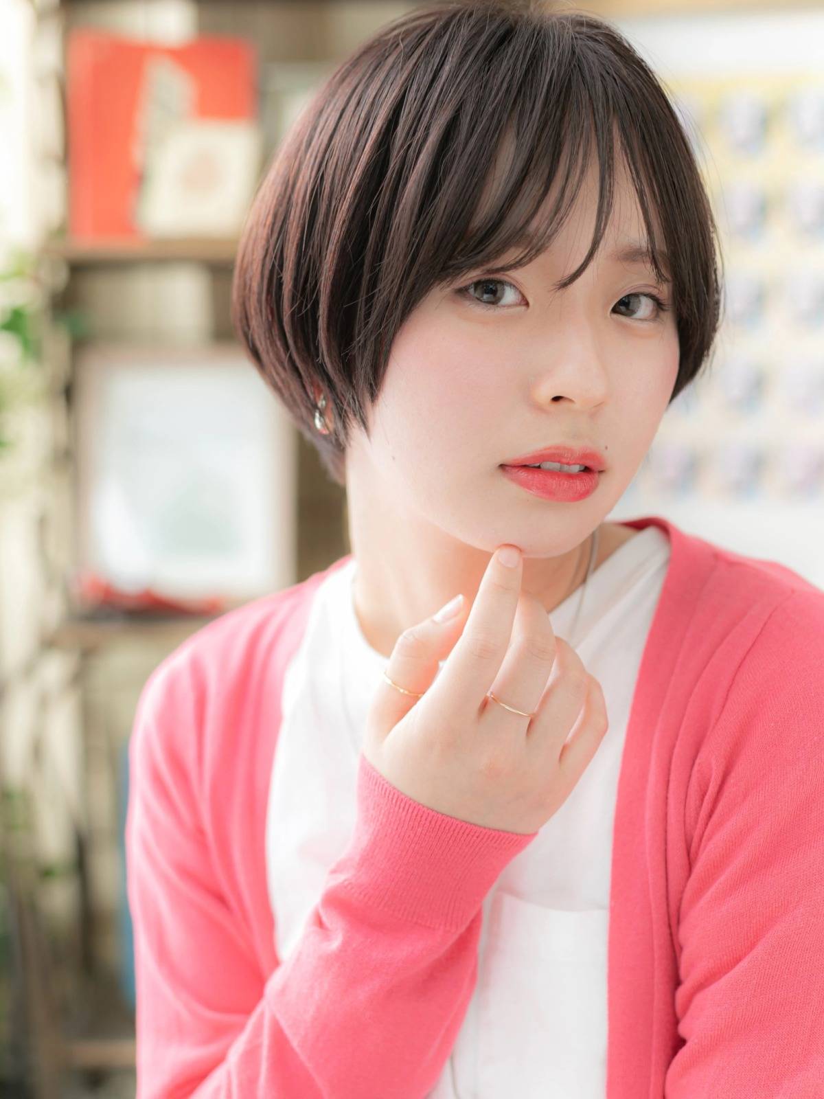 暗髪マッシュショート