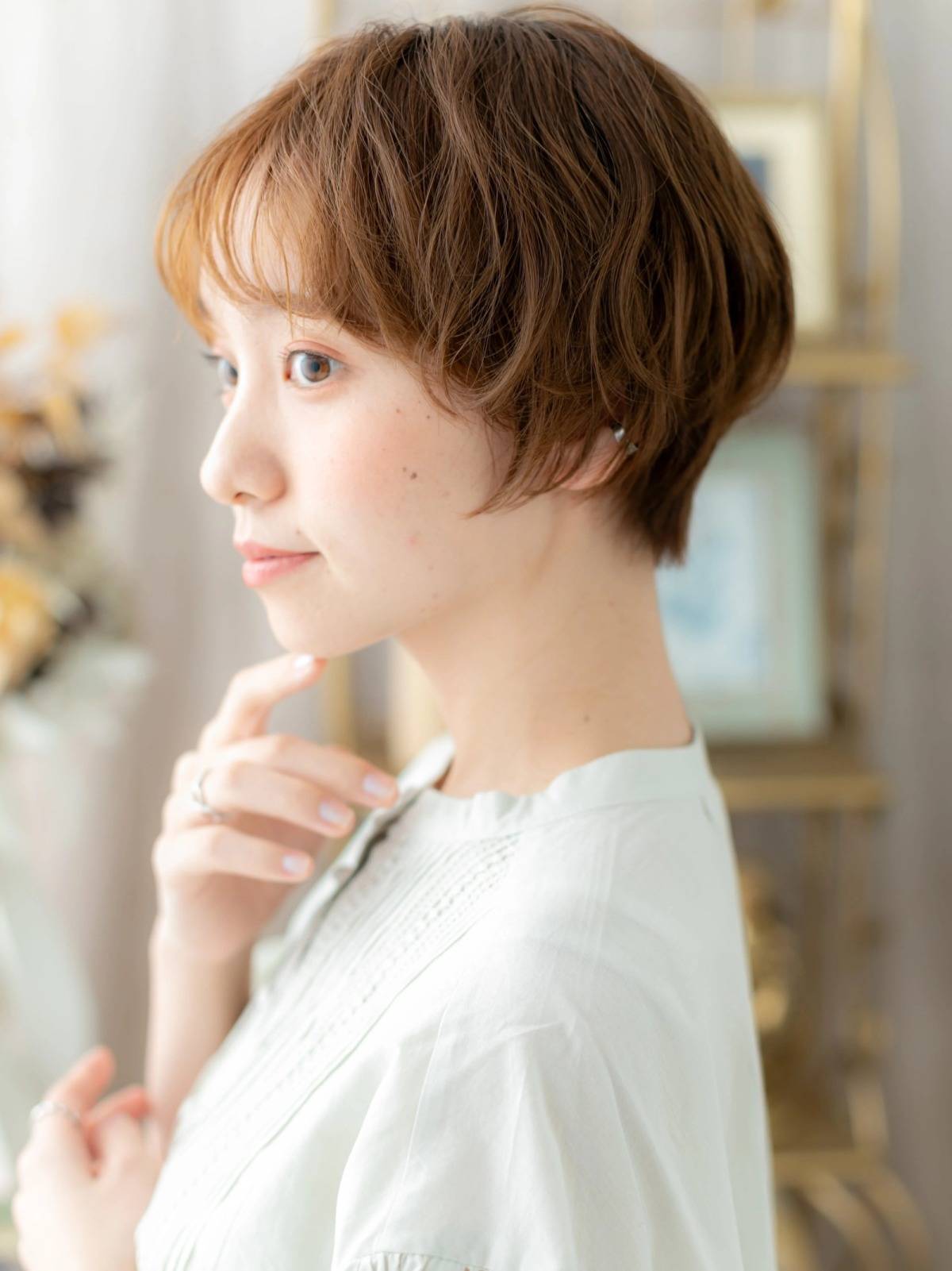 オリーブベージュのニュアンスショート