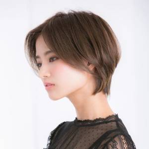  襟足長めの大人ショート 