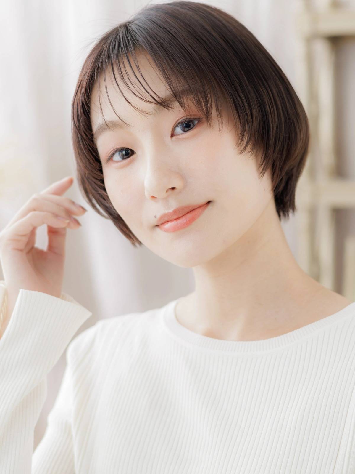 マロンベージュのフェイスレイヤーショート