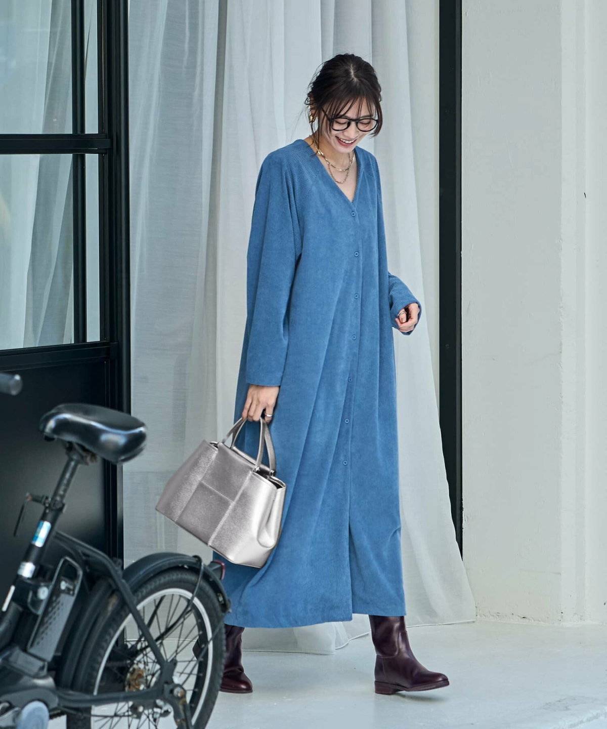 ワンピースを着た女性