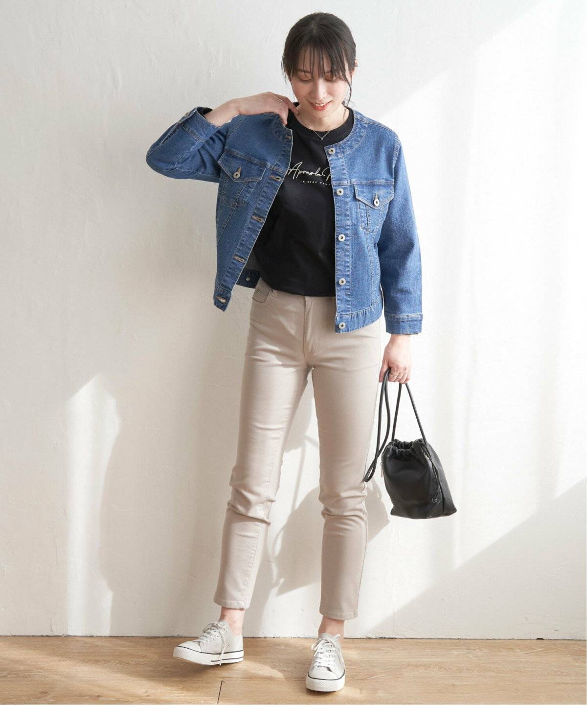 夏コーデの女性