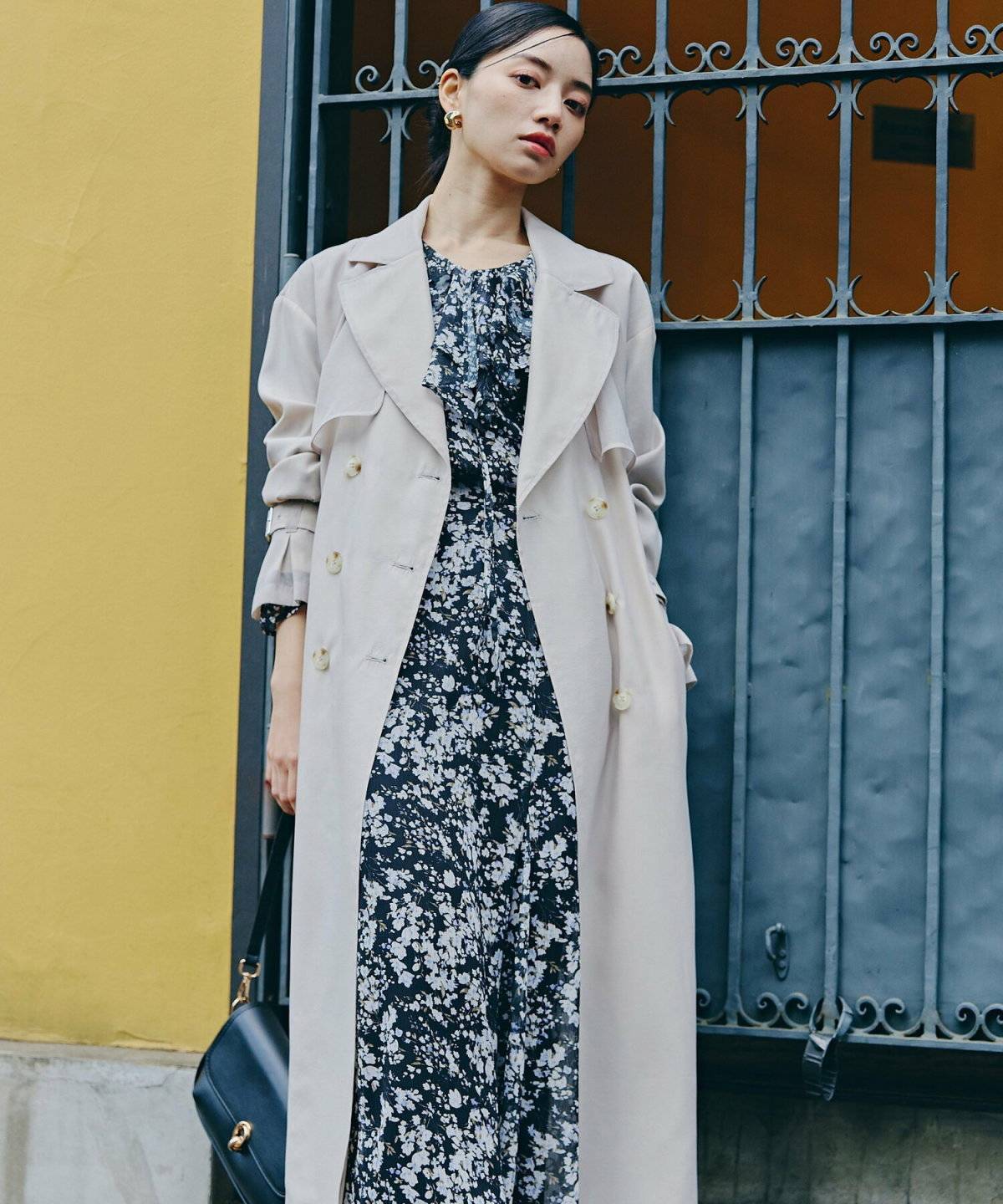 ワンピース×トレンチコートコーデ