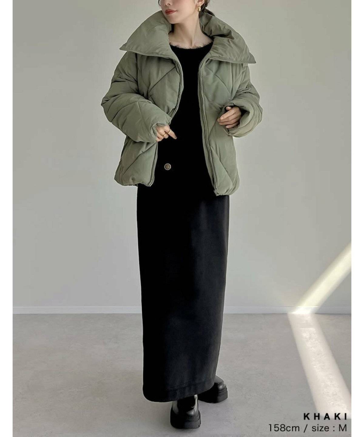 ワンピース×ショート丈ダウンジャケットコーデ