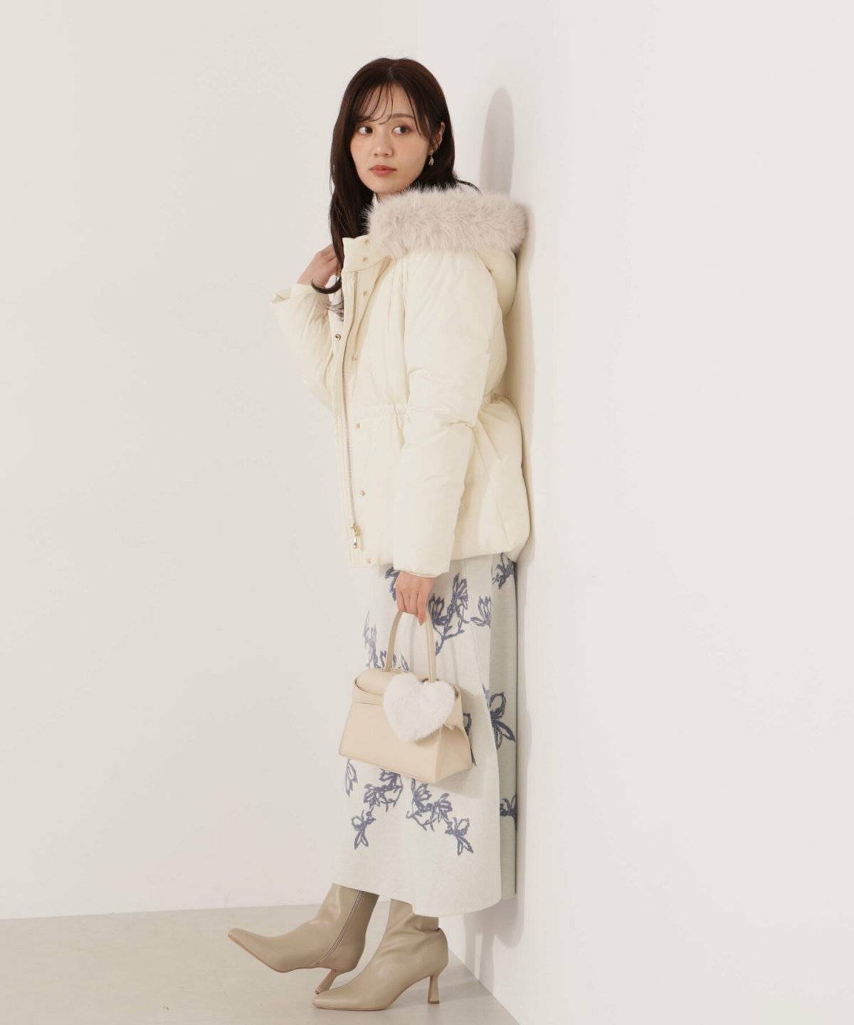 ワンピース×クロップドダウンジャケットコーデ