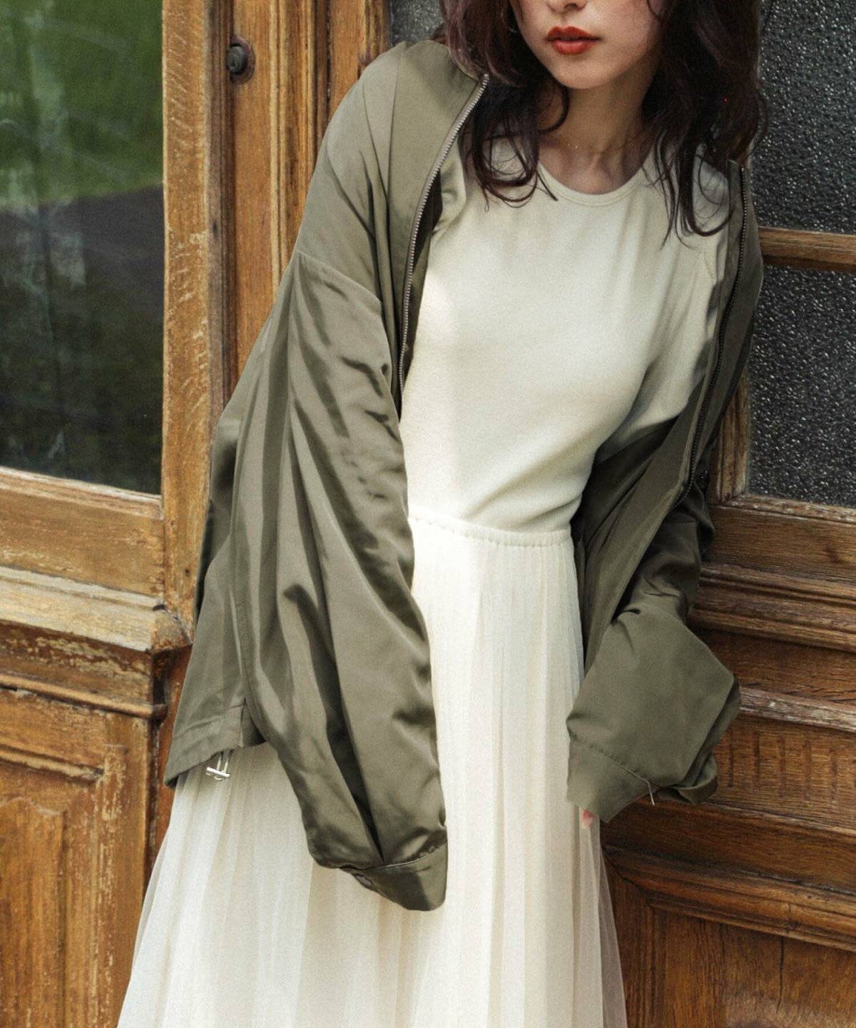 春コーデの女性