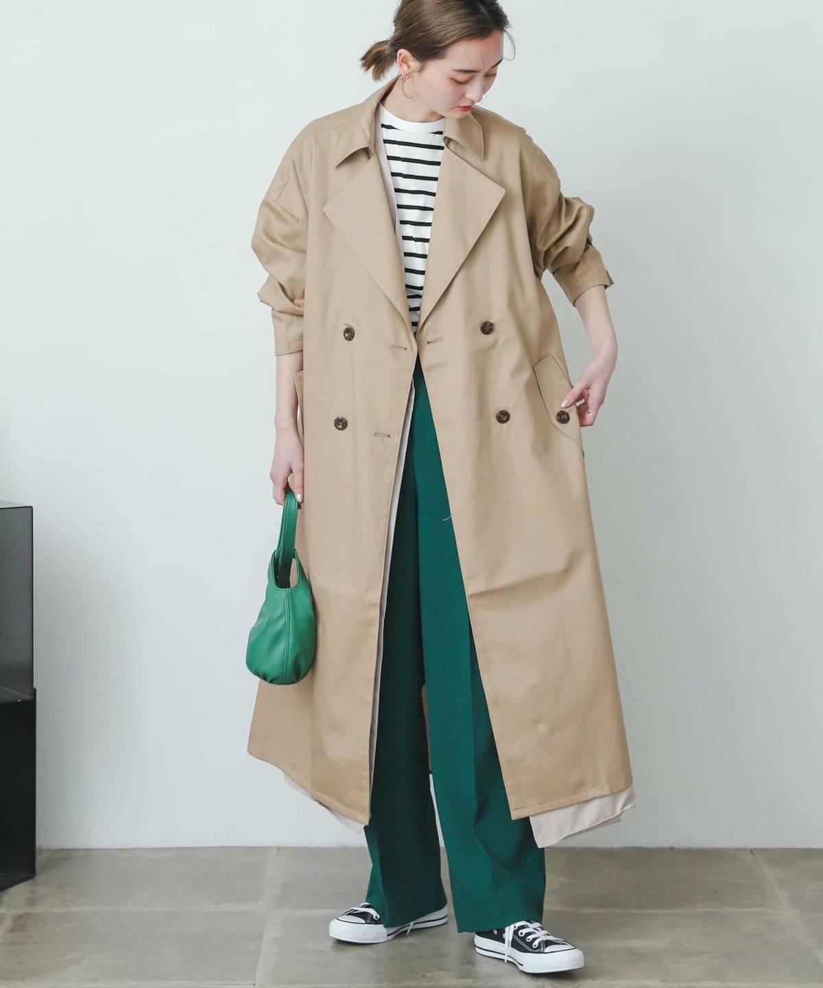 春コーデの女性