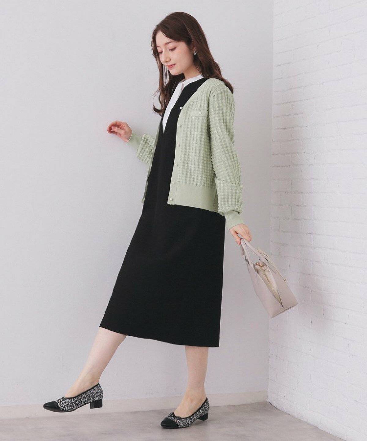 ワンピースコーデの女性