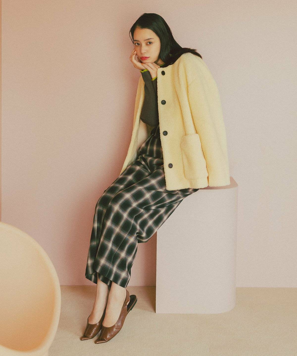 マスタードカラーコートコーデ