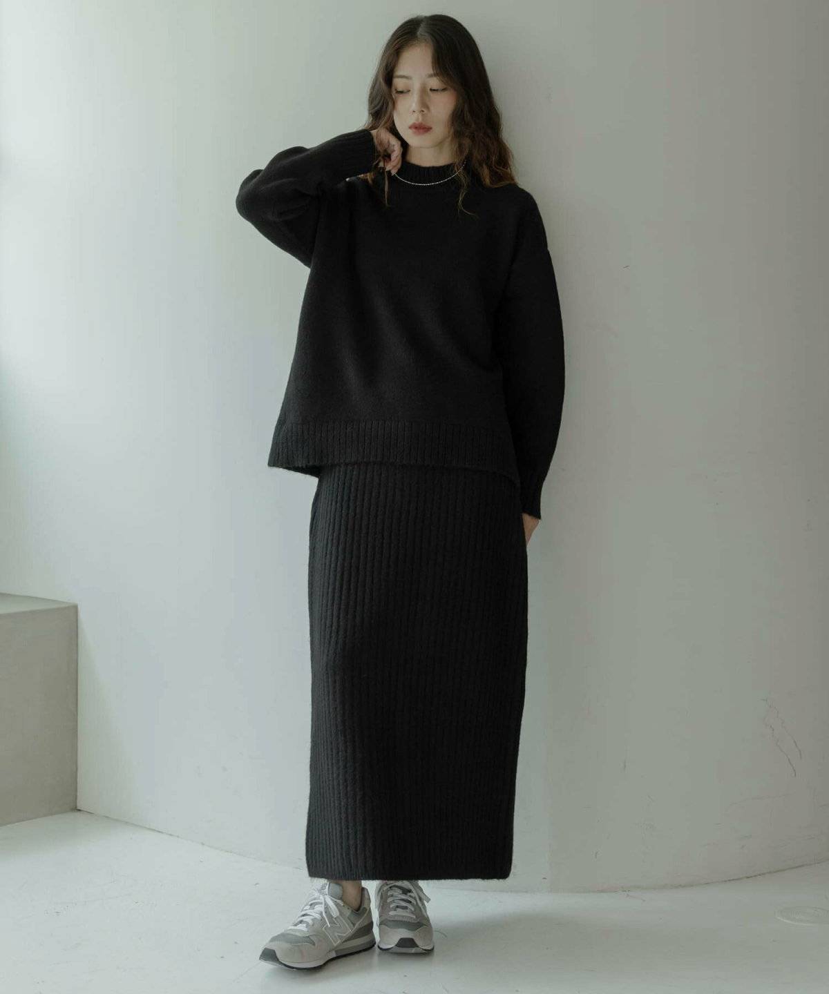 スカートコーデの女性