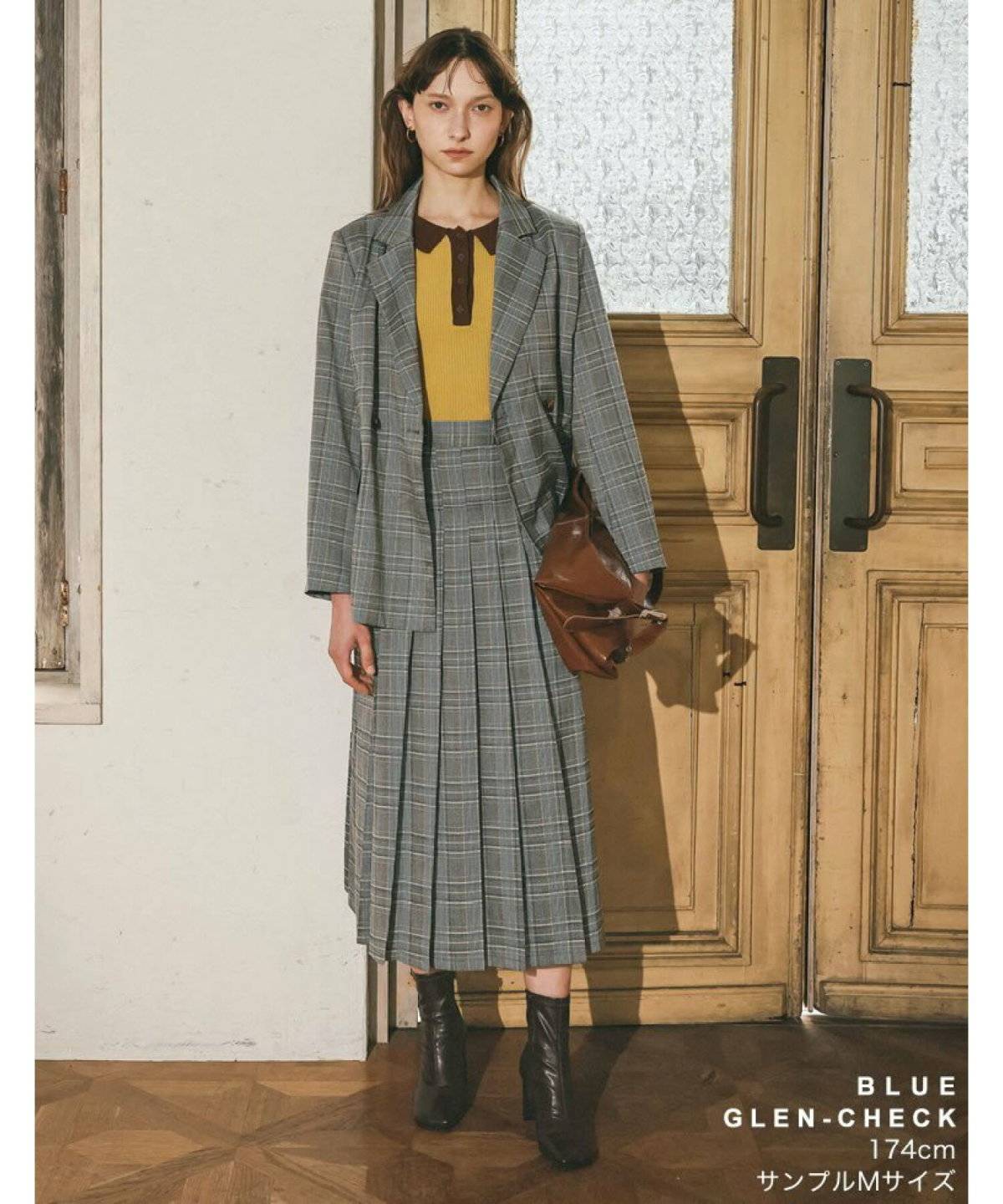 スカートコーデの女性