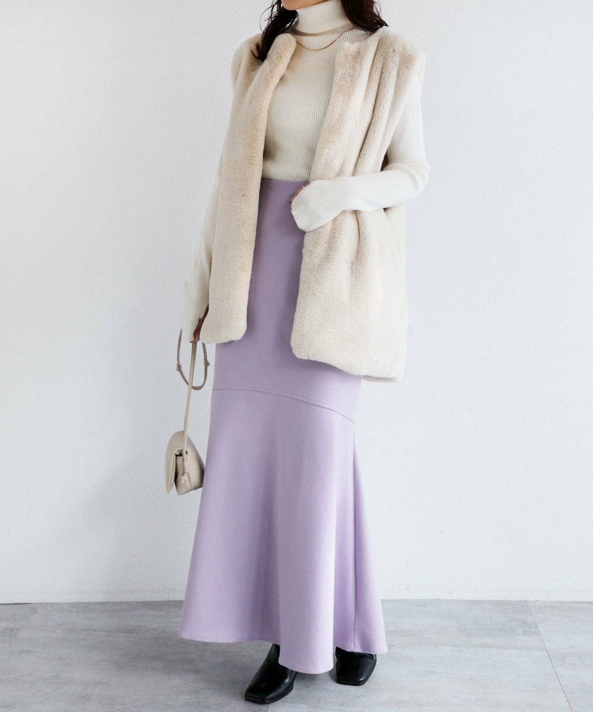 スカートコーデの女性