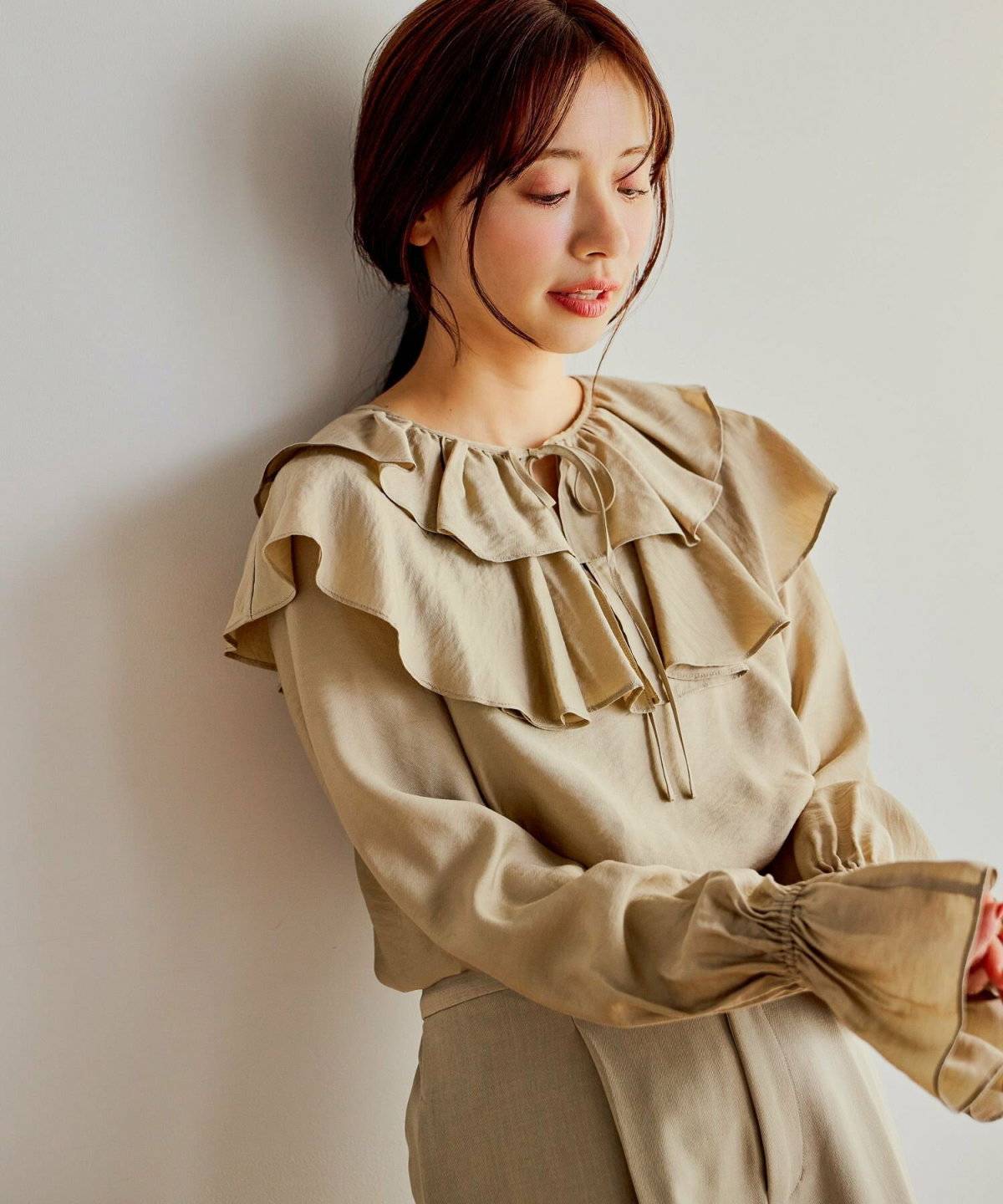 パンツコーデの女性