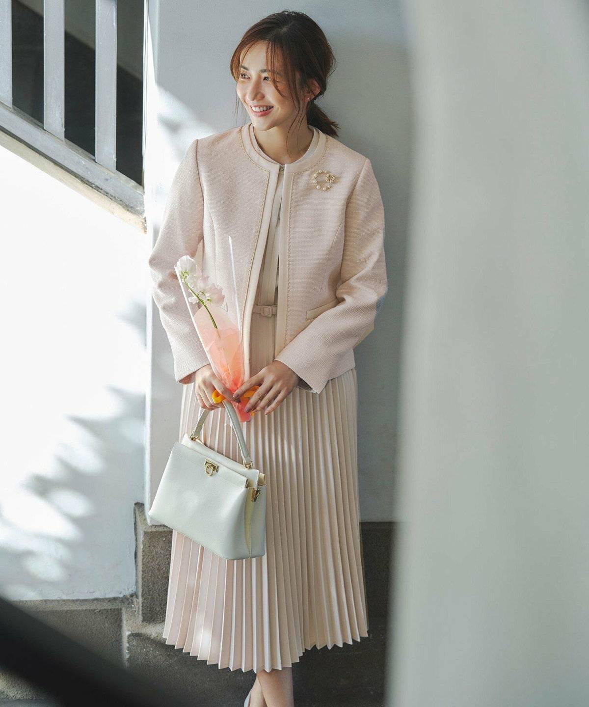 ドレスを着た女性